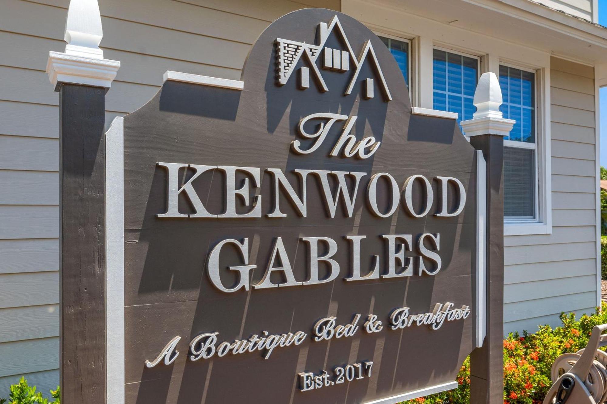 Bed and Breakfast The Kenwood Gables Сент-Питерсберг Экстерьер фото